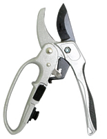 Секатор с храповым механизмом и алюминиевыми ручками Секатор с храповым механизмом и алюминиевыми ручками
