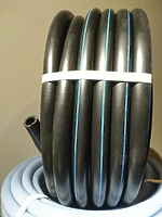 Шланг армированный 3/4 (19мм) 25 метров черный с голубой полоской Шланг армированный 3/4 (19мм) 25 метров черный с голубой полоской